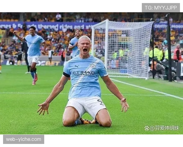 特写：哈兰德主罚点球前与对方门将的对视